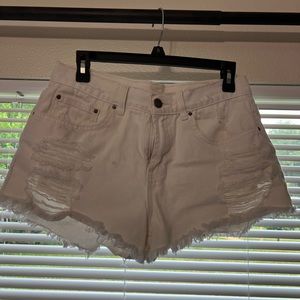 Billabong white jean shorts size 28